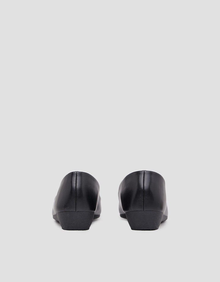 St. Yves Pointy Ballerina Flat Shoes Wanita