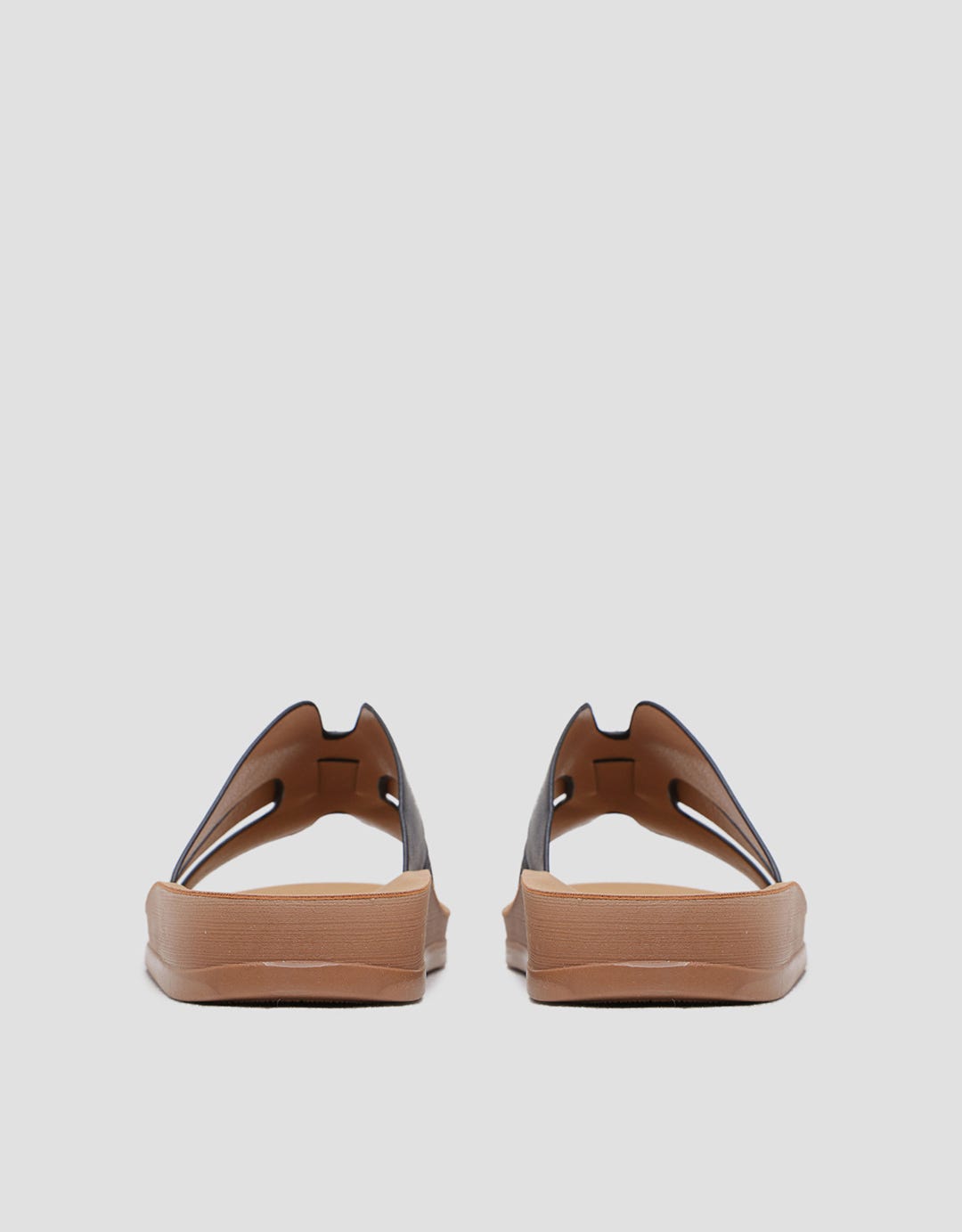 St. Yves Sandal Slipper Wanita