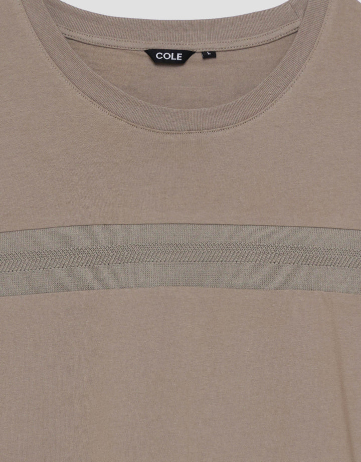 Cole Cut & Sewn Manset Jacquard Kaos Pria