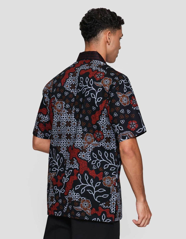 Arjuna Weda Hem Body Fit Semanggi Sekar Jagad Kemeja Batik Pria