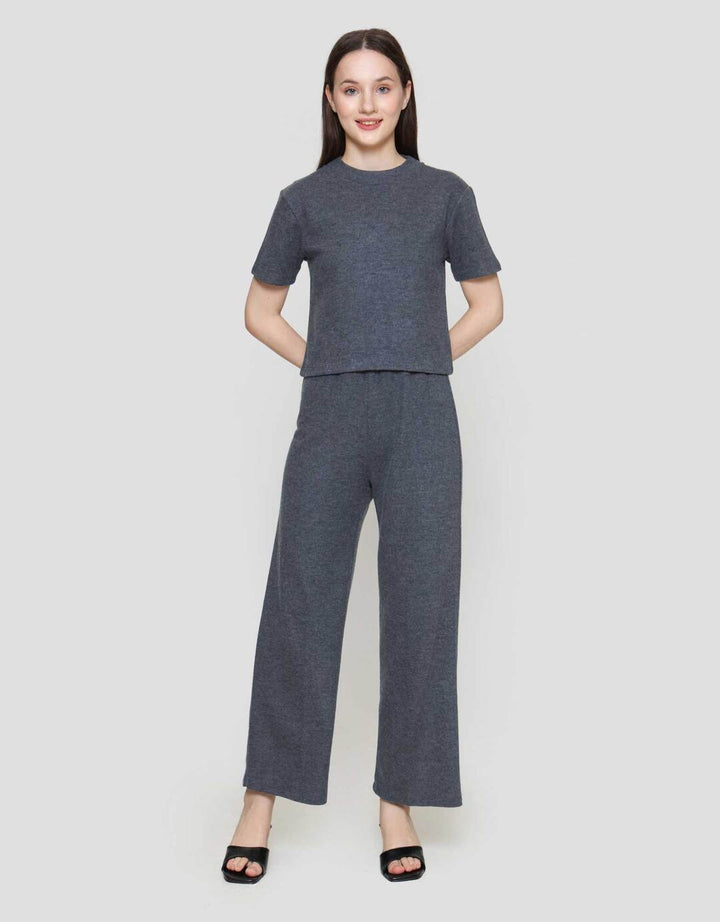 Nevada Solid Sueding Knit Kaos Crop Wanita