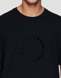 Cole Graphic Flocking Round Chase Kaos Pria