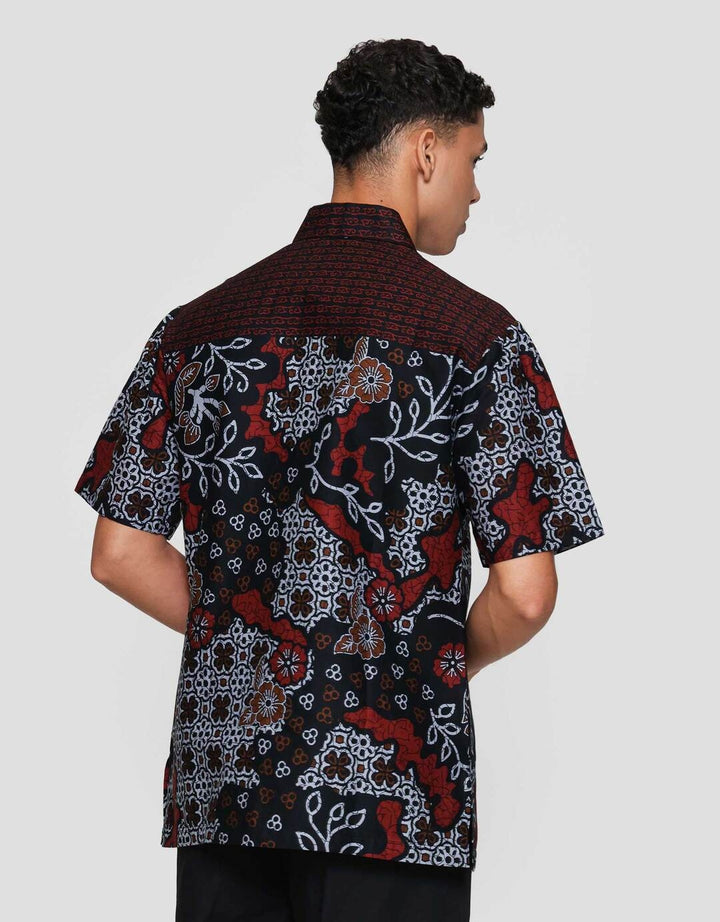 Arjuna Weda Body Fit Semanggi Sekar Jagad Kemeja Batik Pria