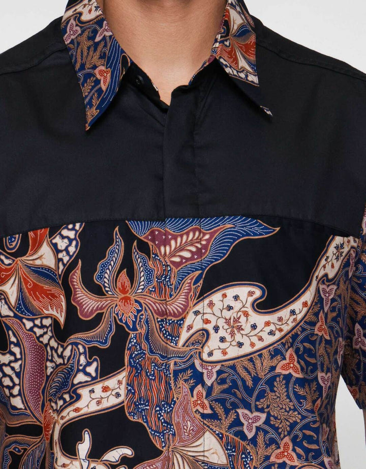 Arjuna Weda Hem Body Fit Bsatik Daun Kemeja Batik Pria