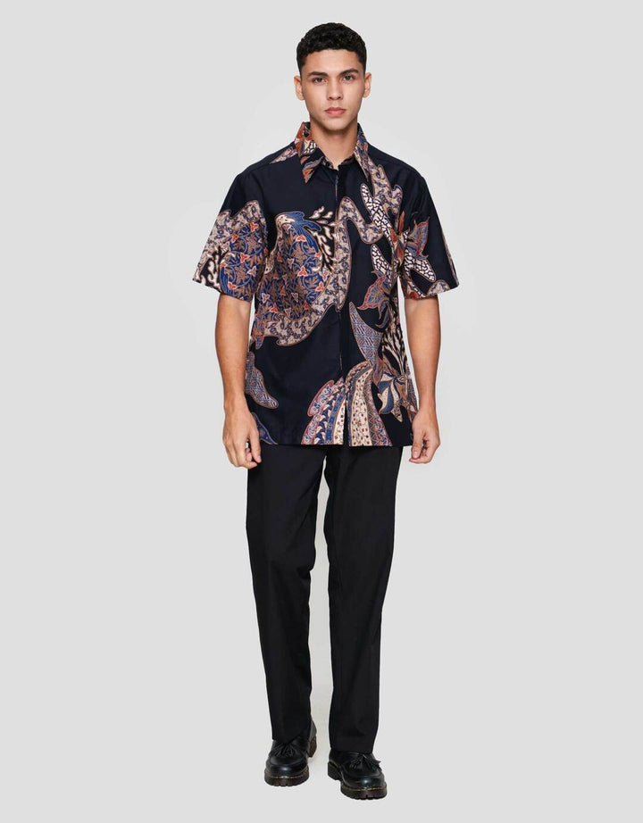 Arjuna Weda Hem Body Fit Bayik Daun Kemeja Batik Pria
