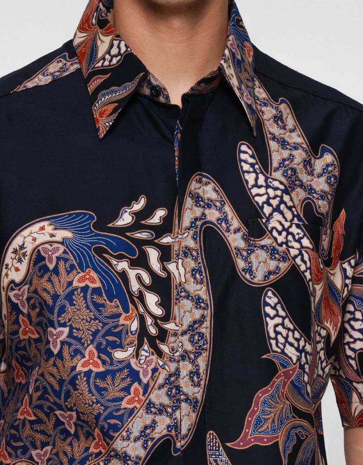 Arjuna Weda Hem Body Fit Bayik Daun Kemeja Batik Pria