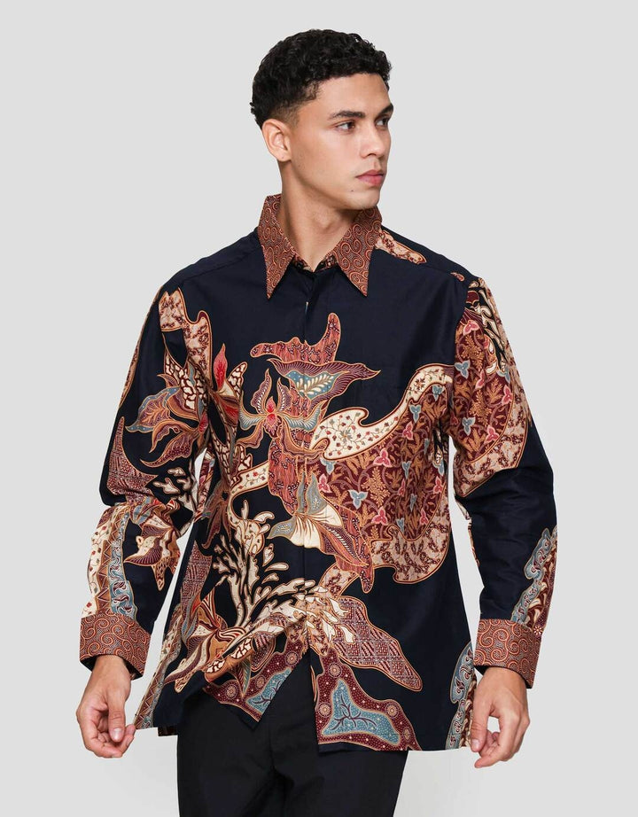 Arjuna Weda Body Fit Print Daun Kemeja Batik Pria