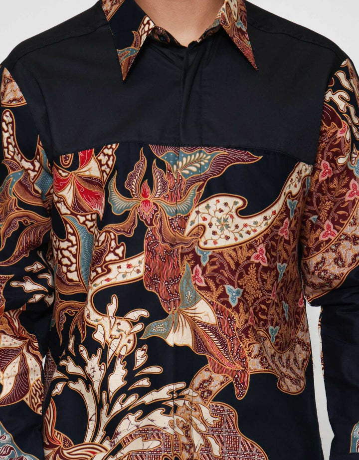 Arjuna Weda Body Fit Daun Kemeja Batik Pria