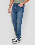 Nevada Spray Washed Tapered Fit Celana Denim Pria