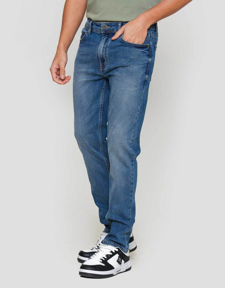 Nevada Spray Washed Tapered Fit Celana Denim Pria
