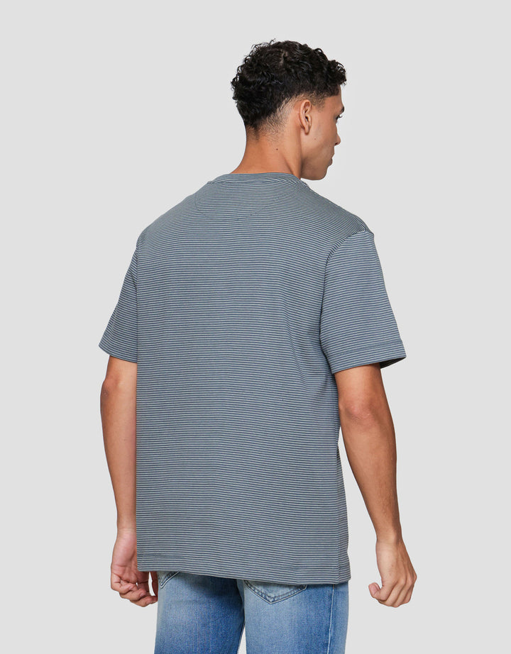 Cole Pin Stripes Kaos Pria