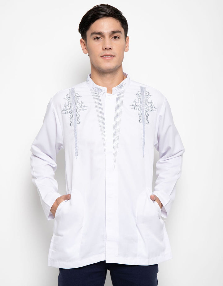 Adikusuma Koko's pointed head