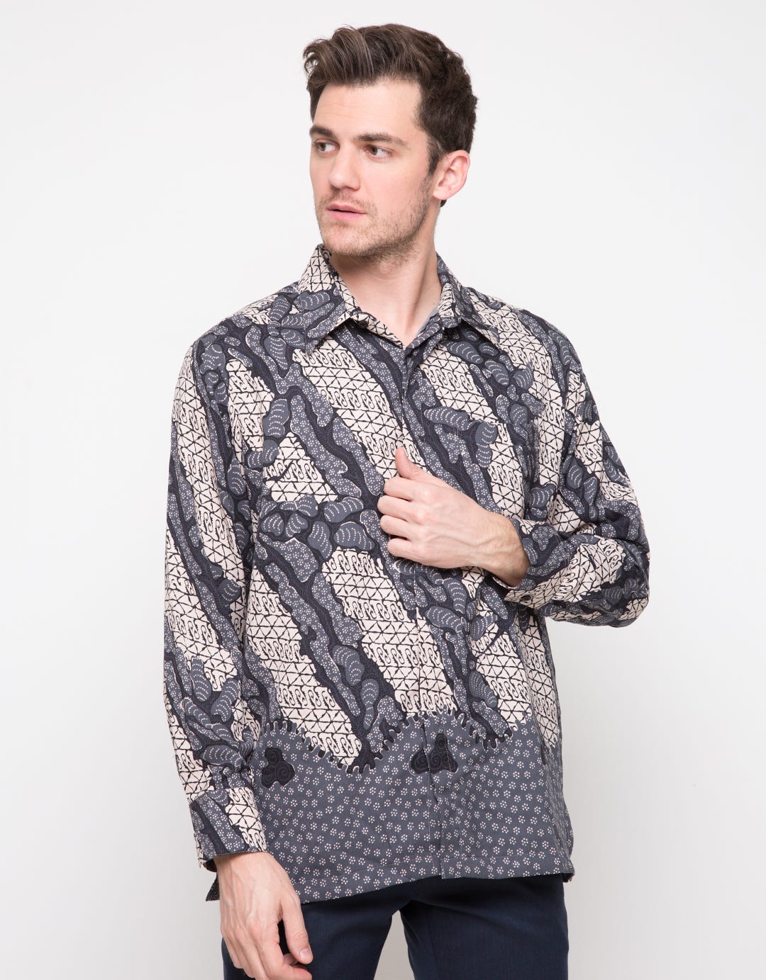 Arjuna Weda Kemeja Batik Print Rangrang Sulam main image 1