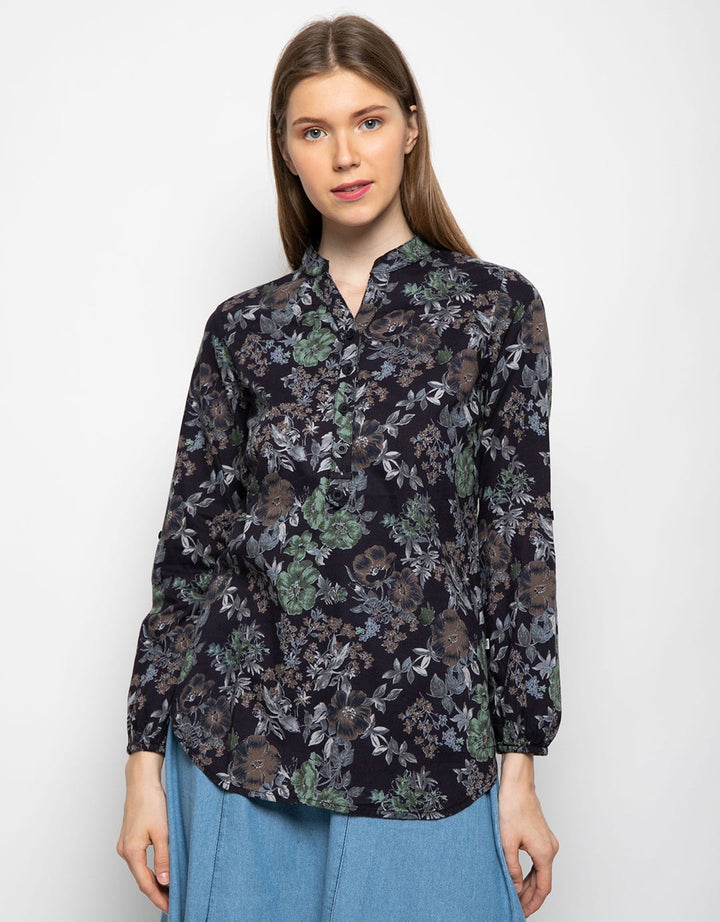 Expand Amandaa Long Sleeve Blouse