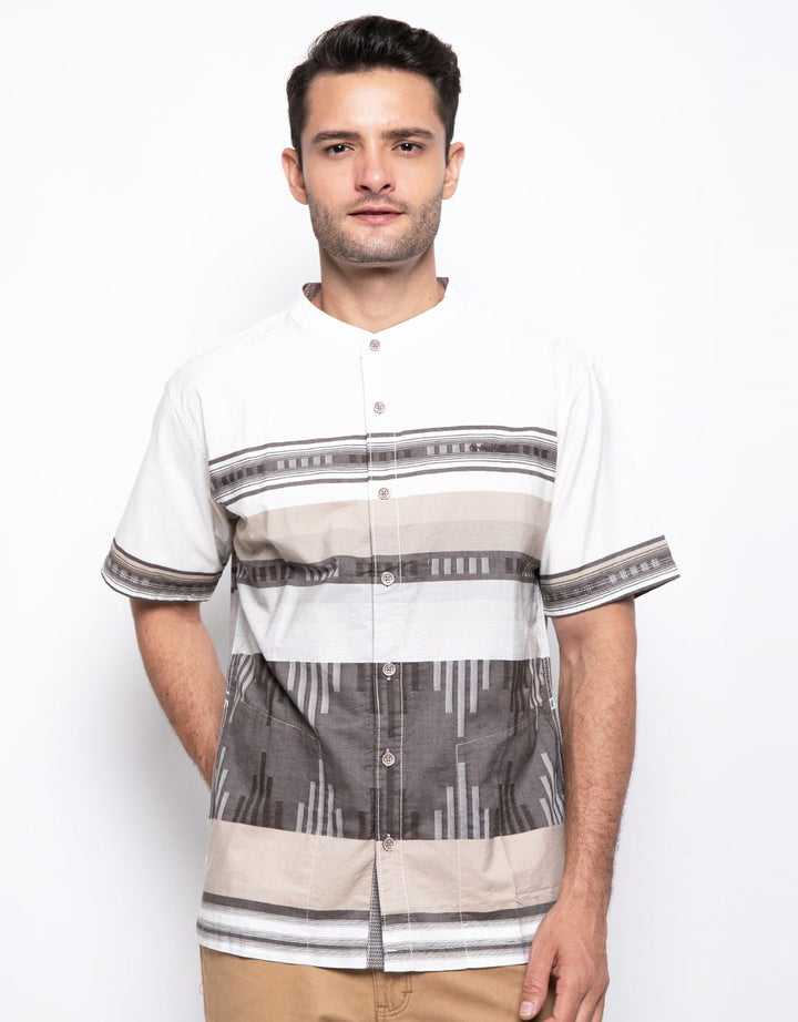 Cardinal Casual Kemeja Koko Aksen Print Etnik