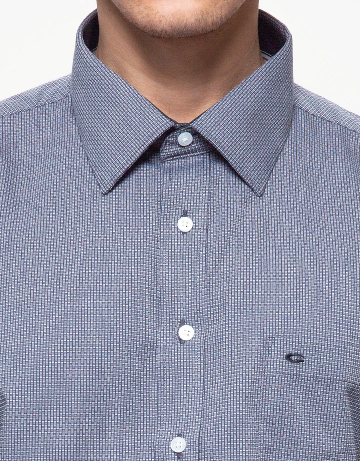 Cardinal Formal Kemeja Lengan Panjang Aksen Tekstur Cut Stripes