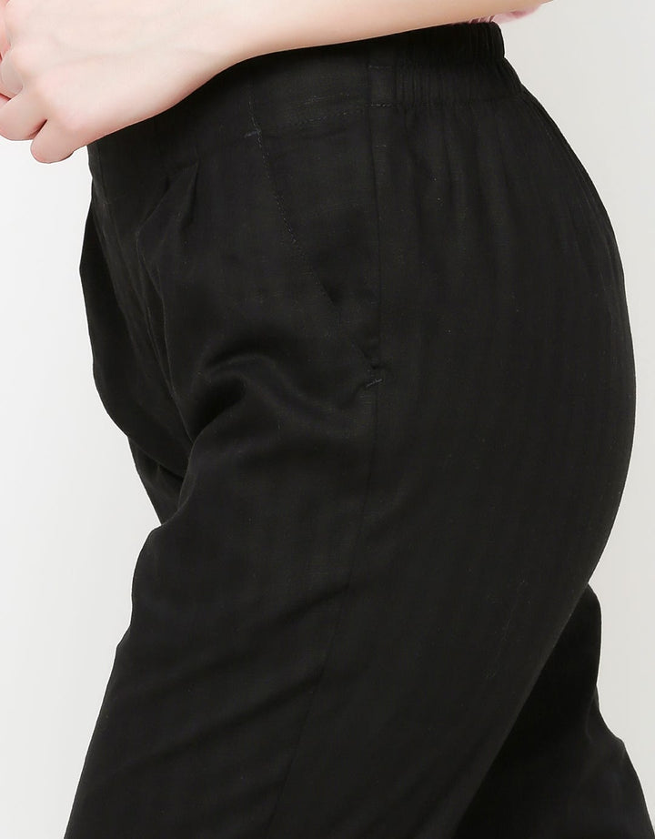 PANTS TAPERED EMBOSS