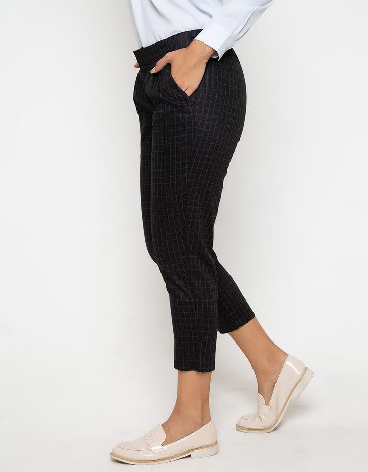 TAPERED PRINT PANTS