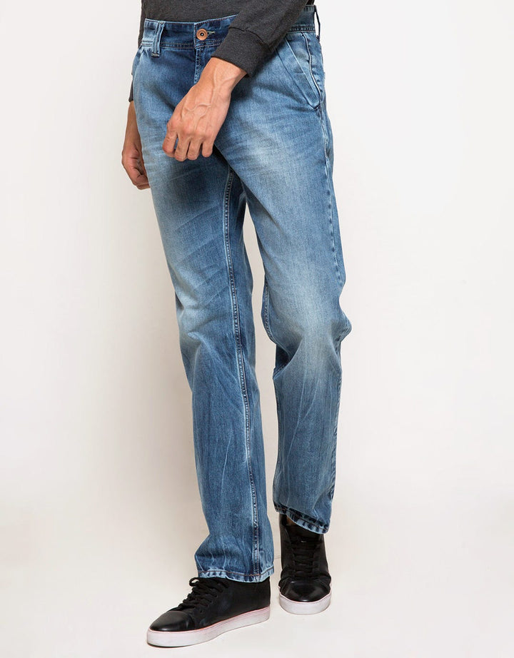 Lois Celana Panjang Jeans Aksen Washed Muda