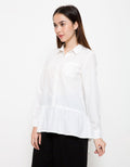 Details Kemeja Ruffles Wanita