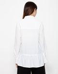 Details Kemeja Ruffles Wanita