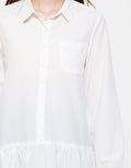 Details Kemeja Ruffles Wanita