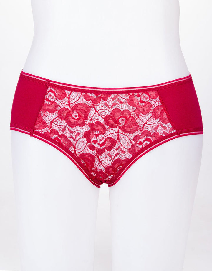 Cynthia Mini's panty is currently brukat