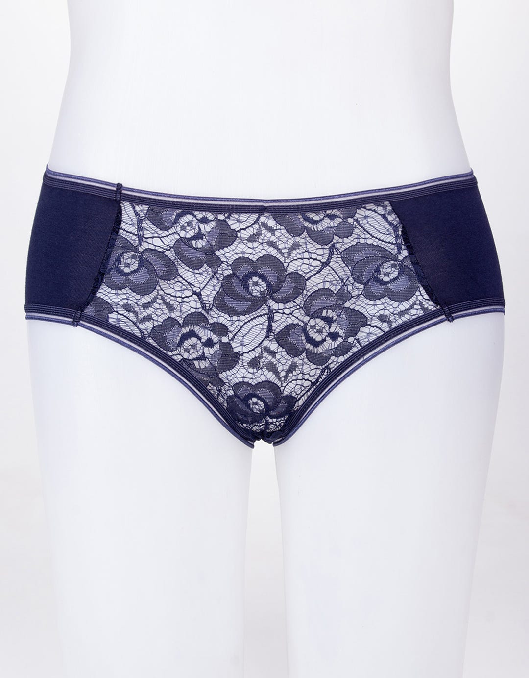 Cynthia Mini's panty is currently brukat