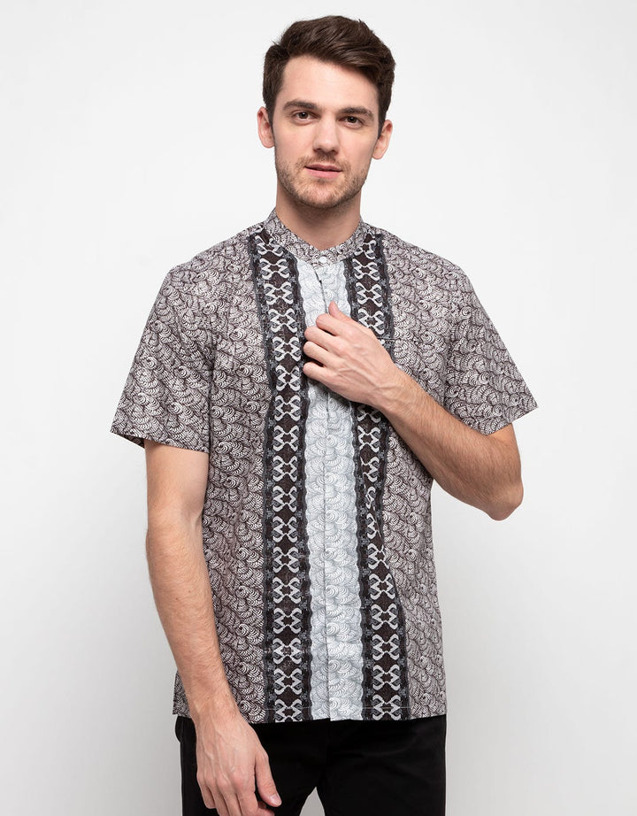 Hassenda Kemeja Koko Lengan Pendek Full Print Elgan