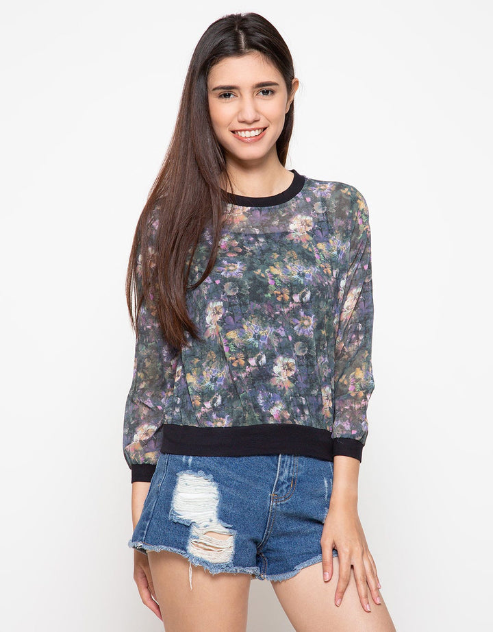 Lilian Sweater Logo