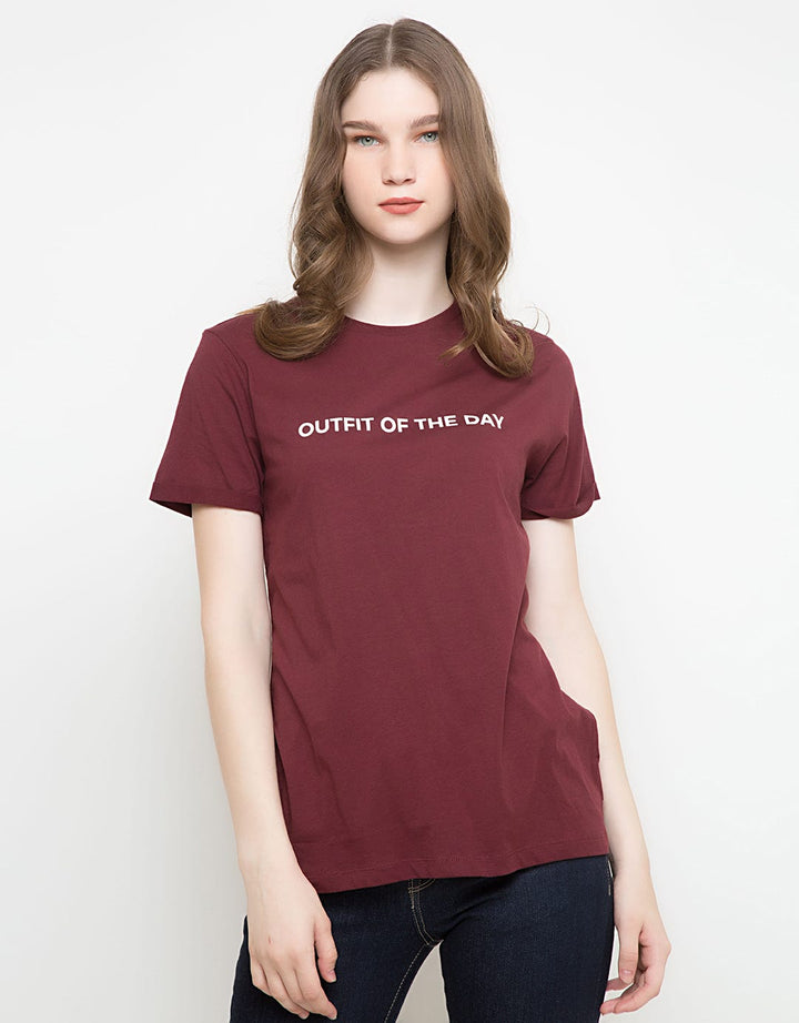Logo Jeans T-shirt Print Outfit Of The Day