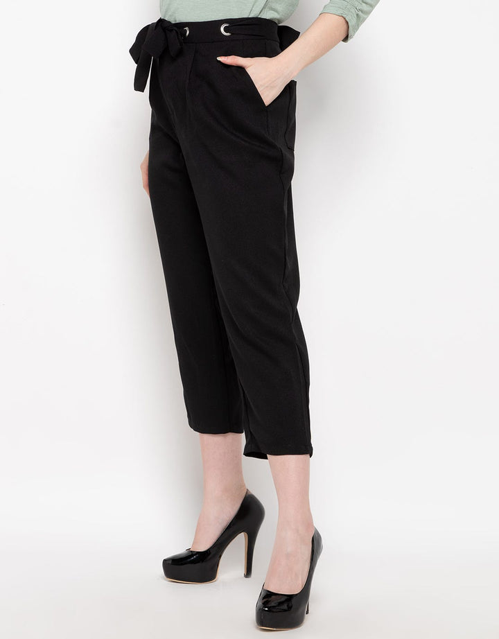 Minimal Ethna Eyelet Pants
