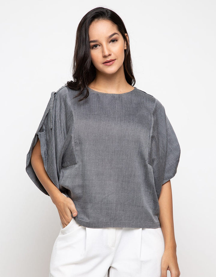 Minimal Flowy Round Neck Top