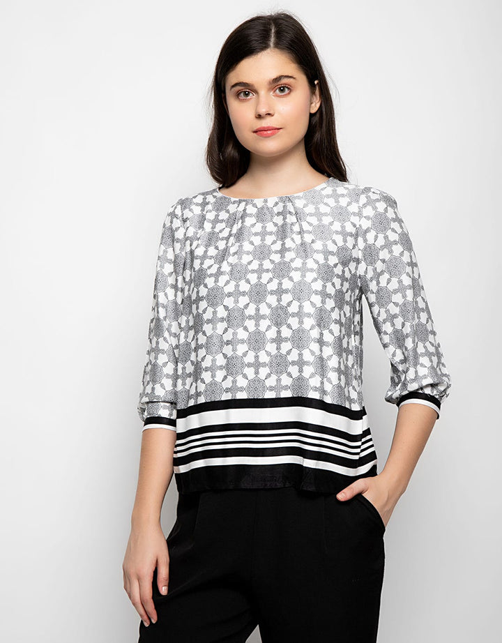 Minimal Medallion Top