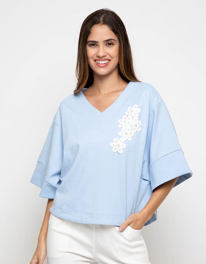 Minimal V-Neck Top W Embroidered