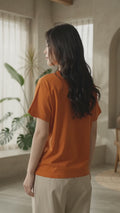 Suko Drape Kaos Lengan Lengan Pendek Wanita