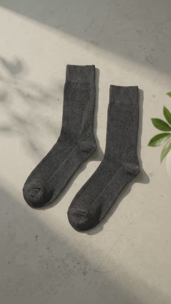 Suko Essential Reguler Berteksture Texture Solid Anti Bakteri Kaos Kaki Pria