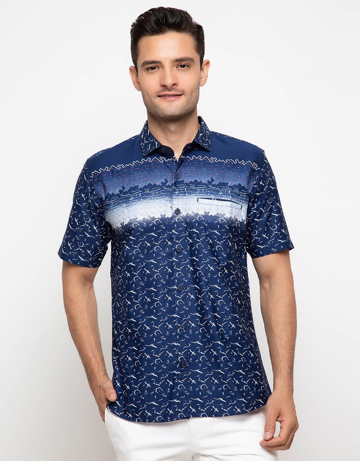 Red Cliff Kemeja Casual Gradasi Abstrak Print