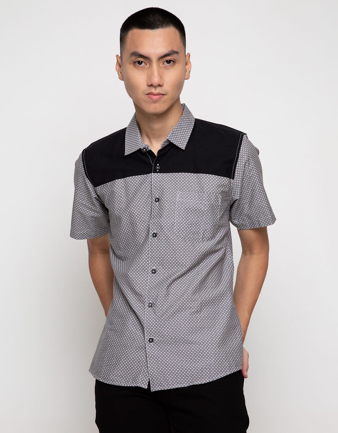 Red Cliff Kemeja Lengan Pendek Motif -