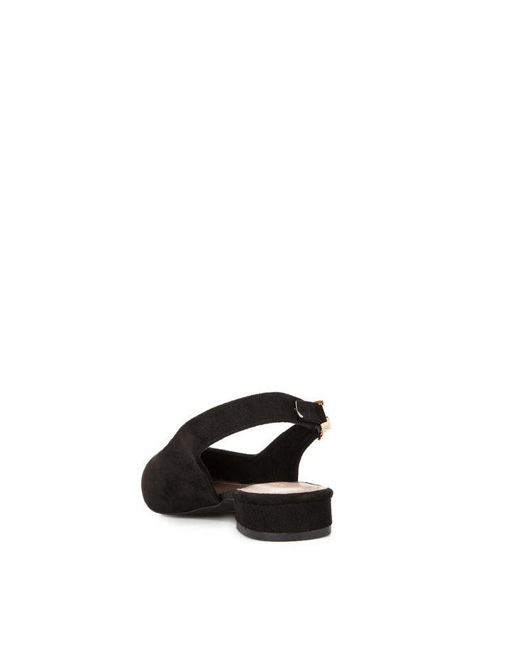 Yongki Komaladi Kia Sandal
