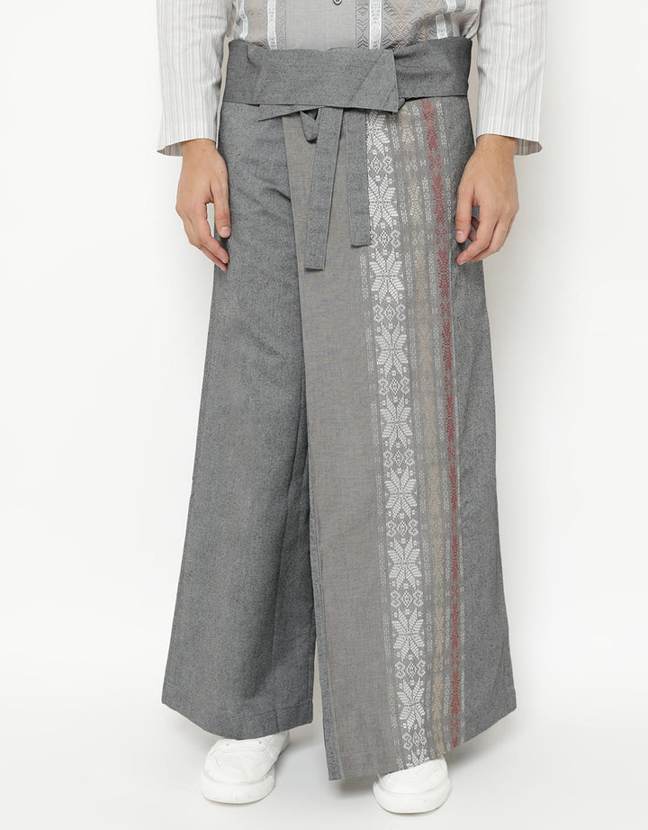 Intresse Celana Sarung Daiquiri