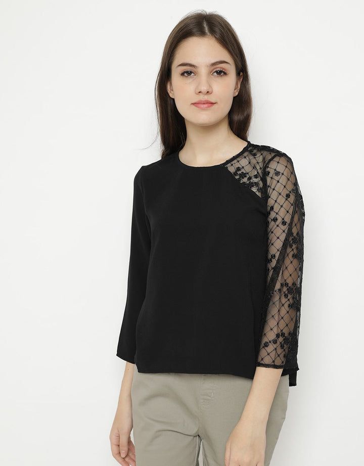 Sophistix Aria Blouse With Lace