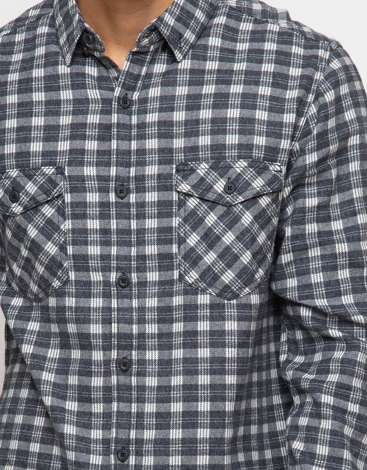 Triple Kemeja Flanel Lengan Panjang Slim Fit (Ls 438 Blk)