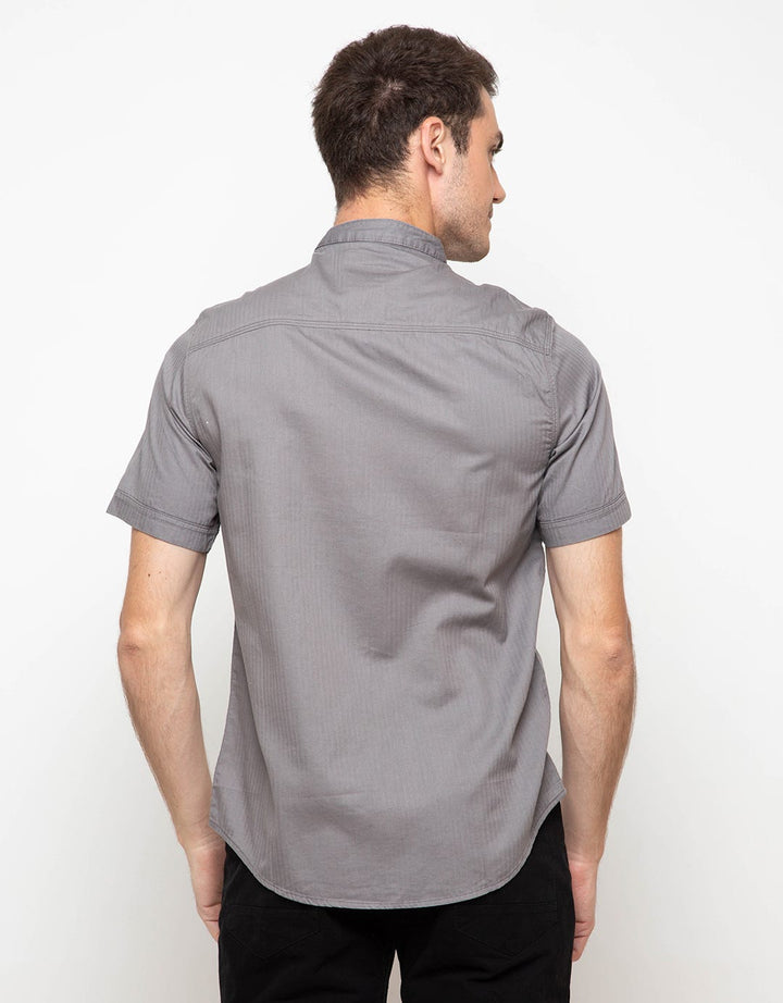 Triple Kemeja Lengan Pendek Slim Fit