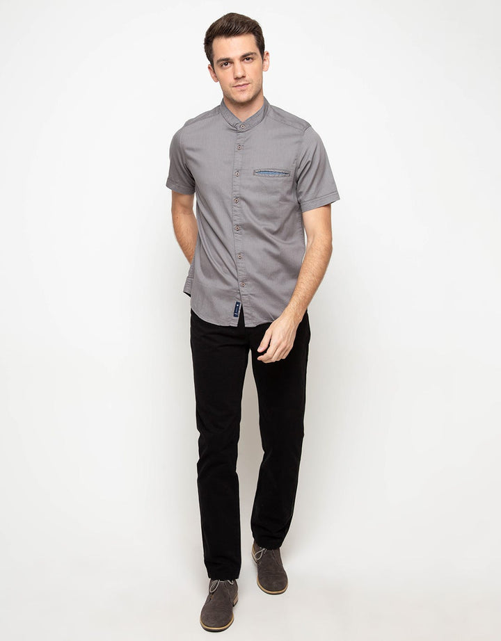 Triple Kemeja Lengan Pendek Slim Fit