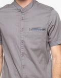 Triple Kemeja Lengan Pendek Slim Fit