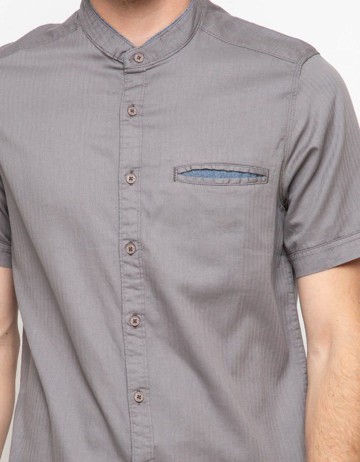 Triple Kemeja Lengan Pendek Slim Fit