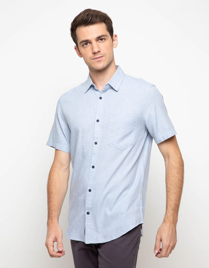 Triple Kemeja Lengan Pendek Slim Fit