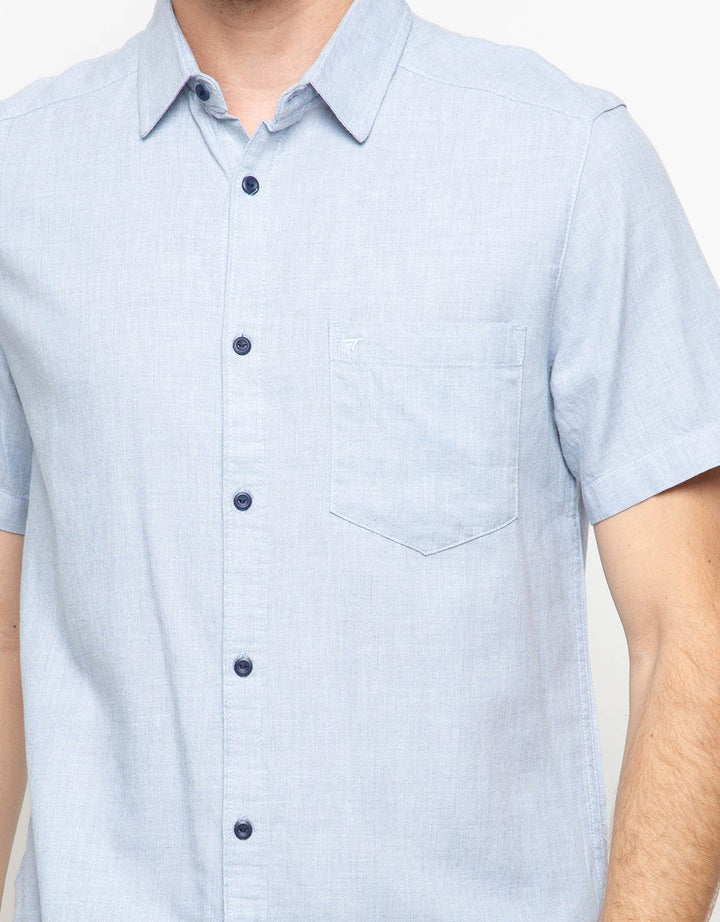 Triple Kemeja Lengan Pendek Slim Fit