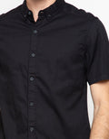 Triple Kemeja Lengan Pendek Slim Fit